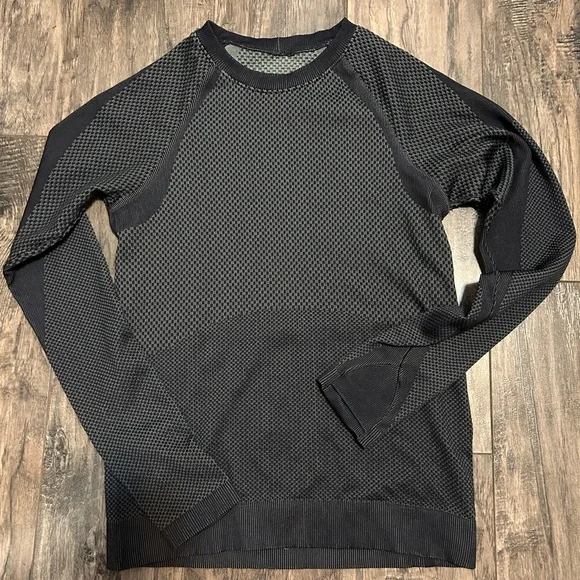 Restless -6 - Picture 2 of 4